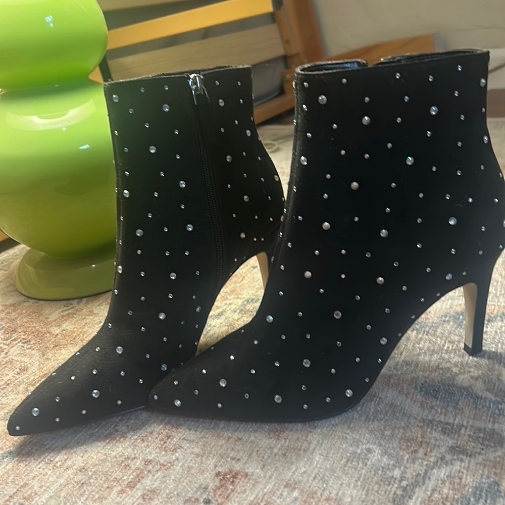 Leith sparkly black suede booties with heel